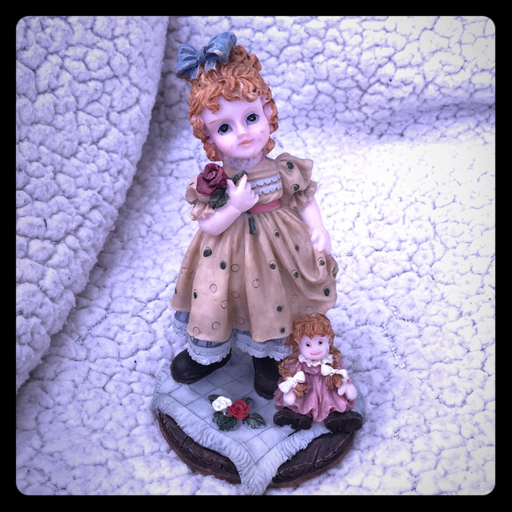 🎁🎁Vintage Girl & Doll Decoration💵Make an Offer